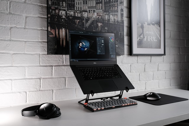 1745380941502572.jpg laptop-6332543_640.jpg